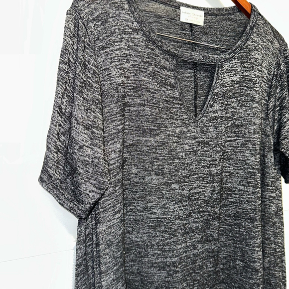 Bobbie Brooks Women’s T-Shirt Size 2X Gray Short Sleeve Top Key Hole Plus Size - Picture 3 of 9